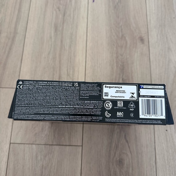 MEGA Pokémon Pikachu Building Toy Kit (400 Pieces) Retro Set for Collectors - Picture 4 of 9